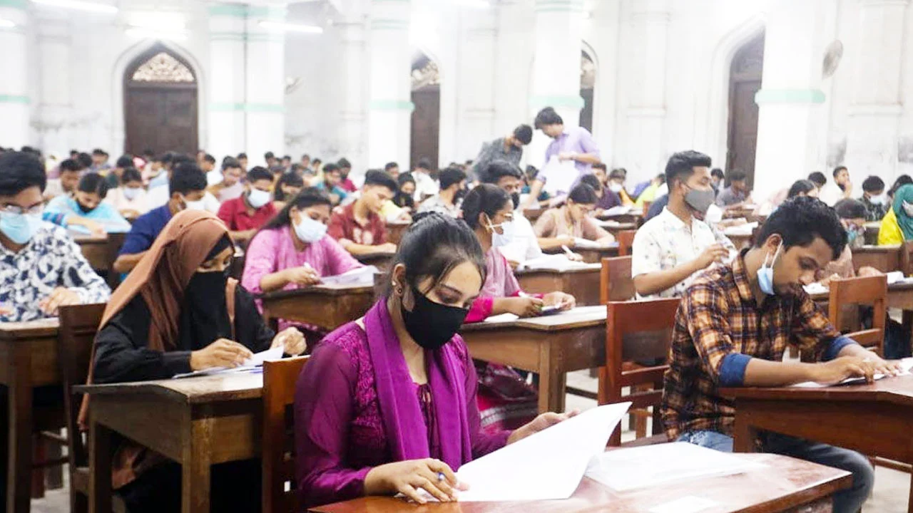১৯ বিশ্ববিদ্যালয়ে ভর্তি পরীক্ষা: সেলফি-ছবি আপলোডে নতুন নির্দেশনা