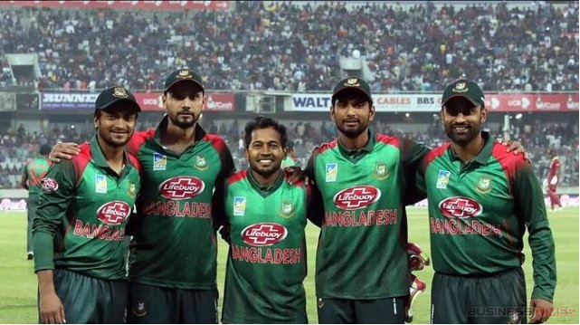 রিয়াদের বিদায়ে সাদা বলে শেষ ‘পঞ্চপাণ্ডব অধ্যায়’, সাকিব-মাশরাফীদের প্রতিক্রিয়া