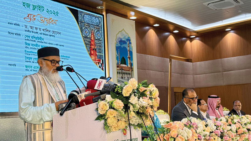 প্রথম হজ ফ্লাইটে গেলেন ৩৯৮ যাত্রী