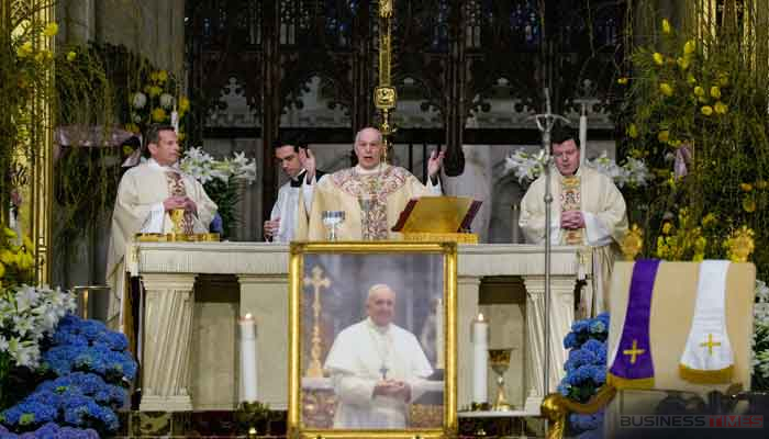 একজন পোপ আসলে কী করেন?