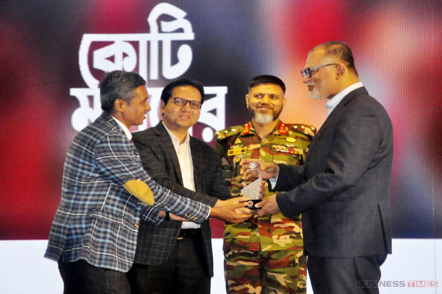 টিসিবি’র সম্মাননা স্মারক পেল রূপালী ব্যাংক
