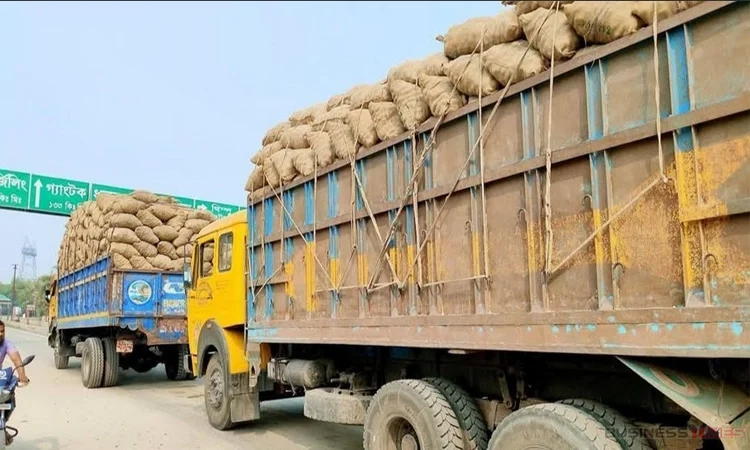 বাংলাবান্ধা দিয়ে নেপাল গেল ৭৭৭ মেট্রিক টন আলু
