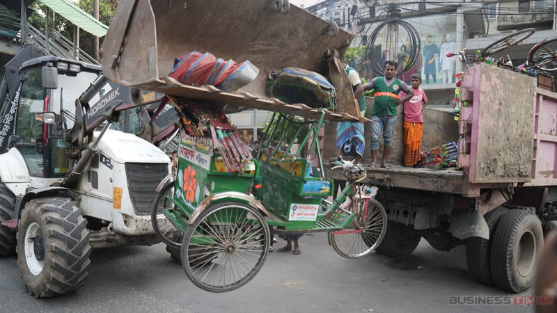 ‘ঢাকার মূল সড়কে কোনো রিকশা চলতে পারবে না’