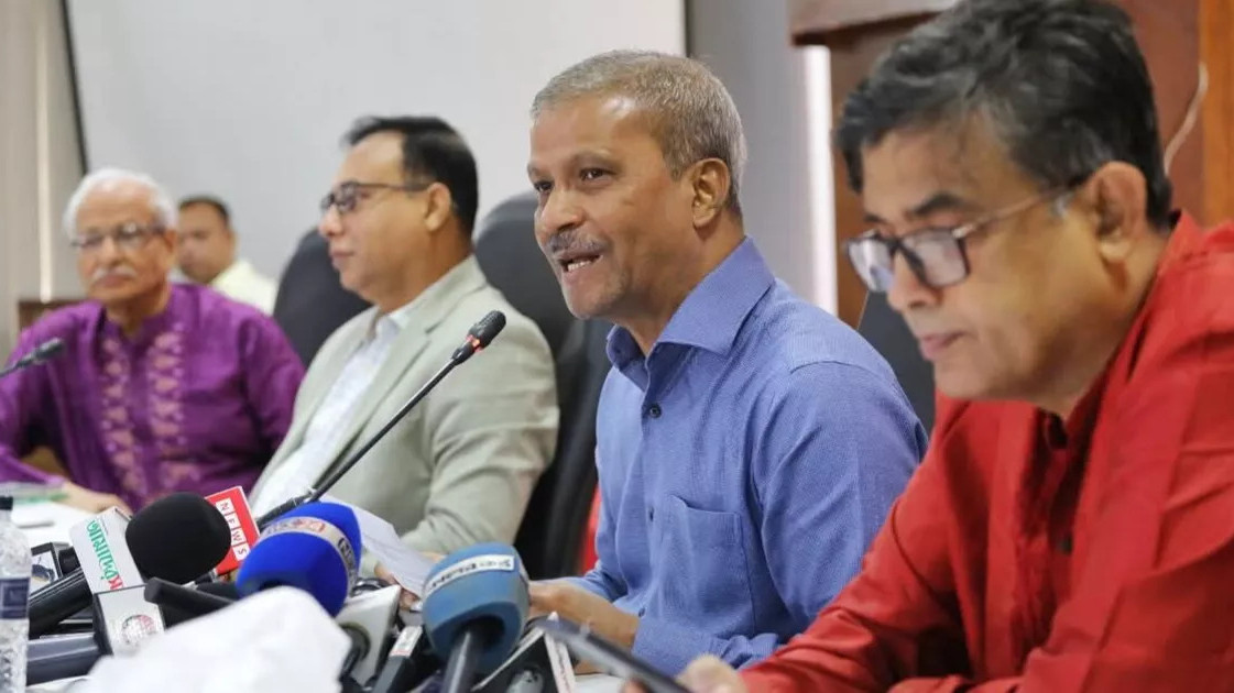 ডিজিটাল নিরাপত্তা আইনের সব মামলা প্রত্যাহার, প্রমাণ ছাড়া গ্রেপ্তার নয়: আইন উপদেষ্টা