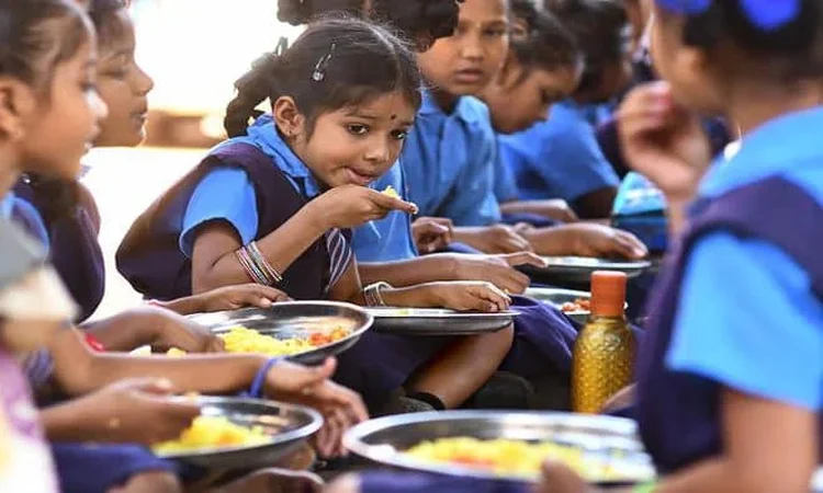 দেড় শতাধিক উপজেলায় শুরু হচ্ছে স্কুল ফিডিং কর্মসূচি