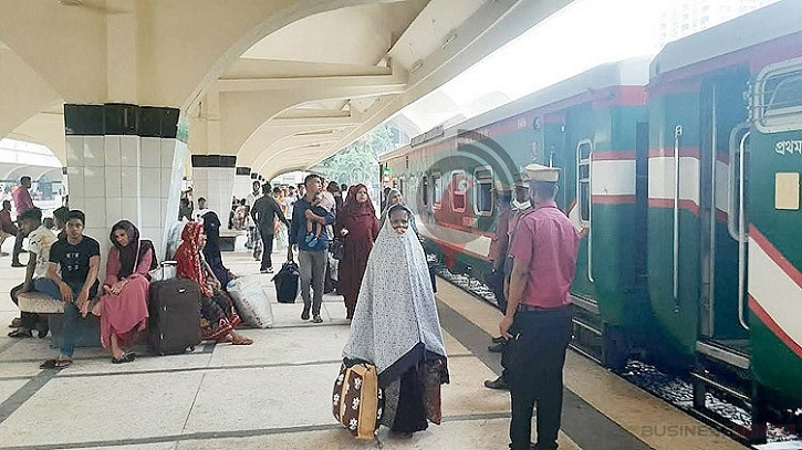 ঈদের টানা ১০ দিনের ছুটির আমেজে দেশ