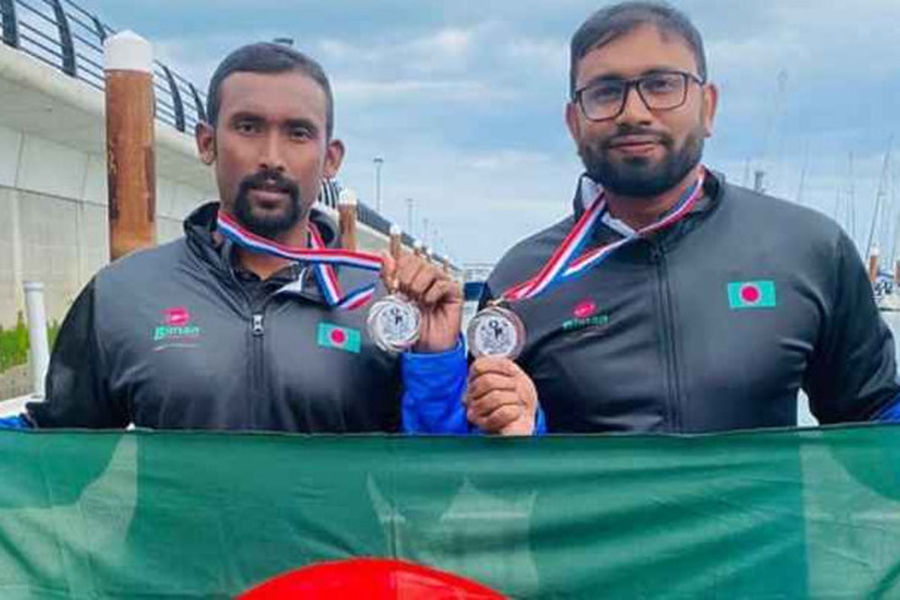 সাঁতরে ইংলিশ চ্যানেল অতিক্রম করলেন দুই বাংলাদেশি