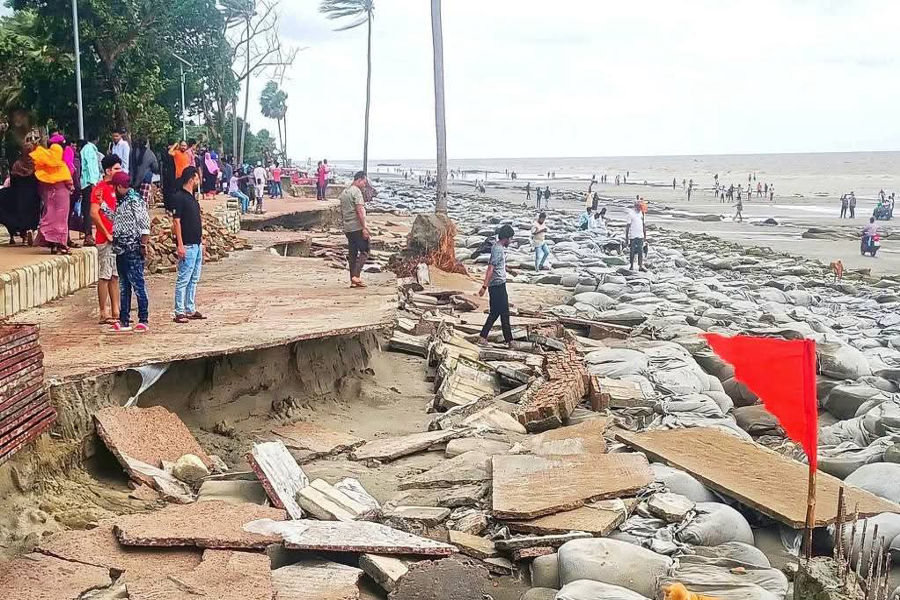 সেন্টমার্টিনে তলিয়ে গেছে ২০ ঘরবাড়ি ও রিসোর্ট , দুর্ভোগে বাসিন্দারা