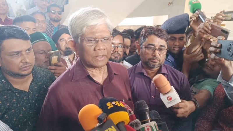খারাপ ব্যাংকগুলোকে বাংলাদেশ ব্যাংক পুনর্বাসনের চেষ্টা করছে: অর্থ উপদেষ্টা