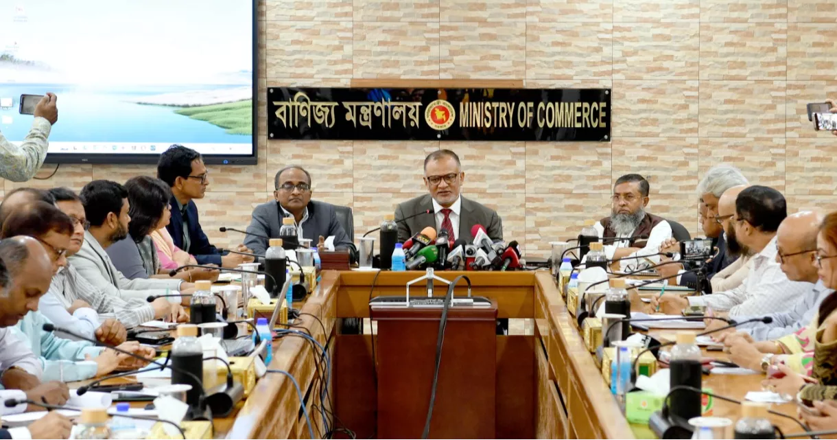 মার্কিন পাল্টা শুল্ক ১৫ শতাংশে নামানোর চেষ্টা চলছে: বাণিজ্য উপদেষ্টা