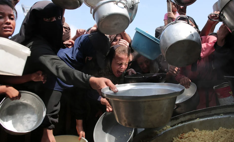 মানবিক সহায়তা প্রবেশে বাধা,চরম খাদ্য সংকটে গাজা