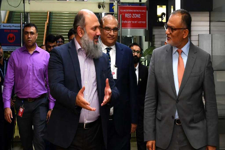 চার দিনের সফরে ঢাকায় পাকিস্তানের বাণিজ্যমন্ত্রী