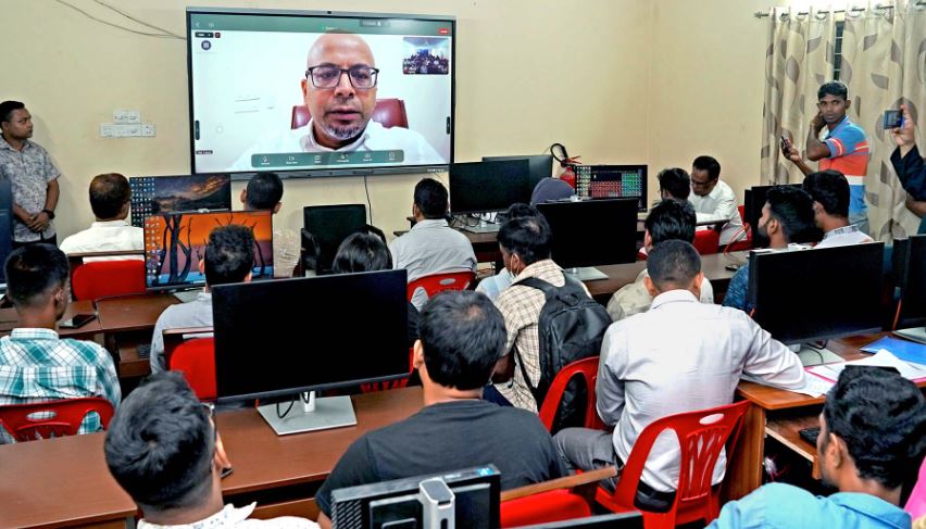 জুলাই যোদ্ধাসহ ১ লাখ শিক্ষার্থীকে ডিজিটাল প্রশিক্ষণ দেওয়া হবে