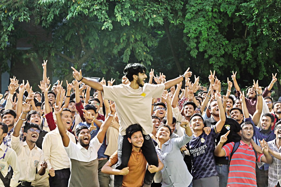 এইচএসসি ও সমমানের পরীক্ষার ফল প্রকাশ, পাশের হার ৫৮.৮৩%