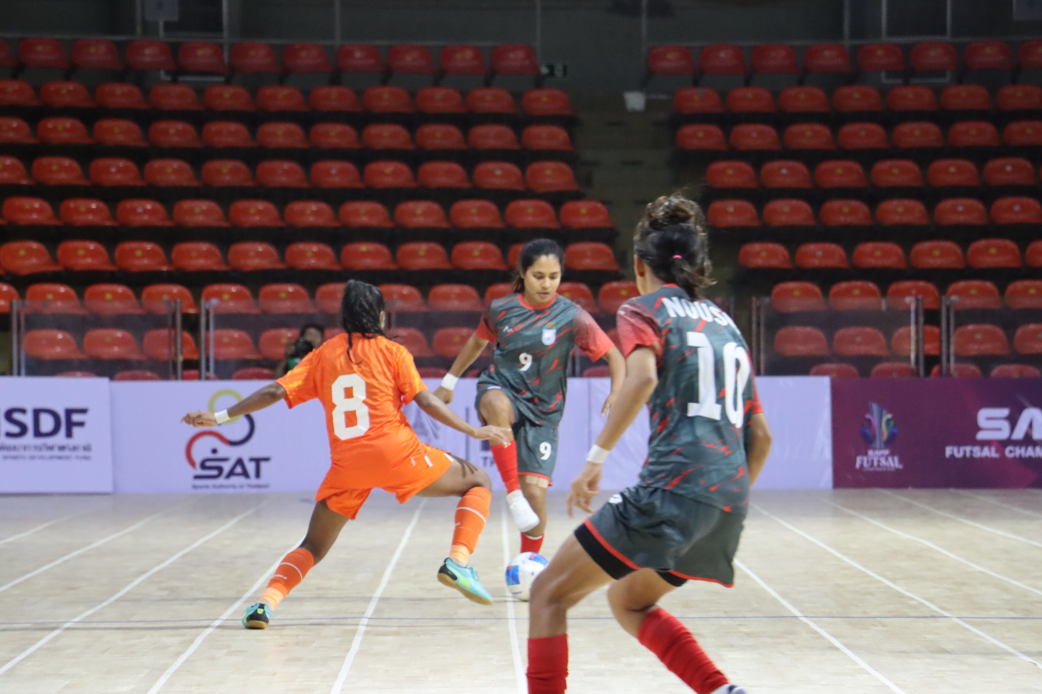 সাফ নারী ফুটসালে ভারতকে হারালো বাংলাদেশ