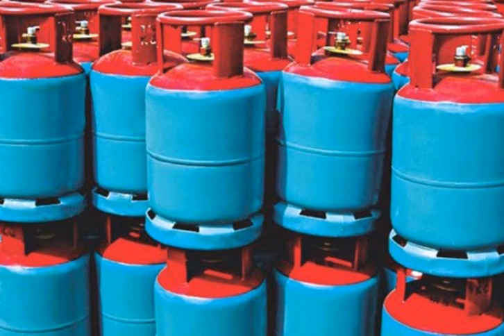 ১২ কেজি এলপিজি সিলিন্ডারের ৩৮৭ টাকা বেড়ে এখন ১৭২৮ টাকা