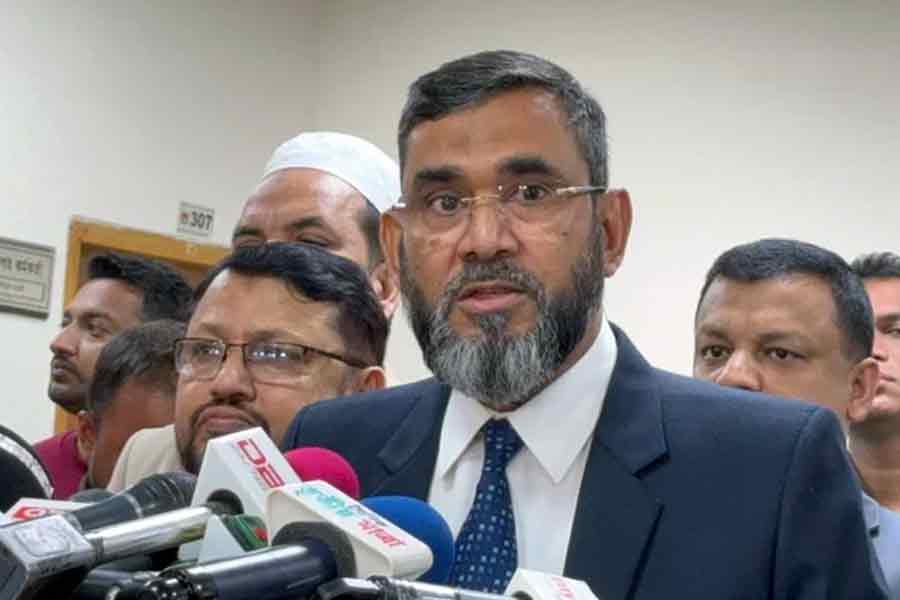 ভোটকেন্দ্রে মোবাইল নিতে পারবেন সাংবাদিক ও পর্যবেক্ষকরা: ইসি সানাউল্লাহ