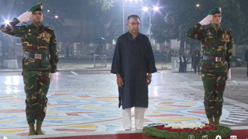 একুশের প্রথম প্রহরে রাষ্ট্রপতি ও প্রধানমন্ত্রীর শ্রদ্ধা