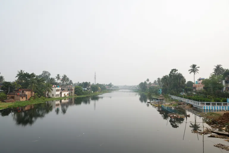 বাংলাদেশ সীমান্তে ‘বেড়া দেওয়ার জন্য’ ভারত কেন কুমির এবং সাপের সাহায্য নিতে চাইছে?